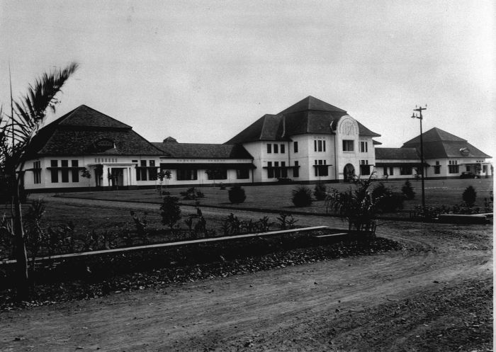 Institute Pasteur in Bandung, Dutch East Indies, around 1930